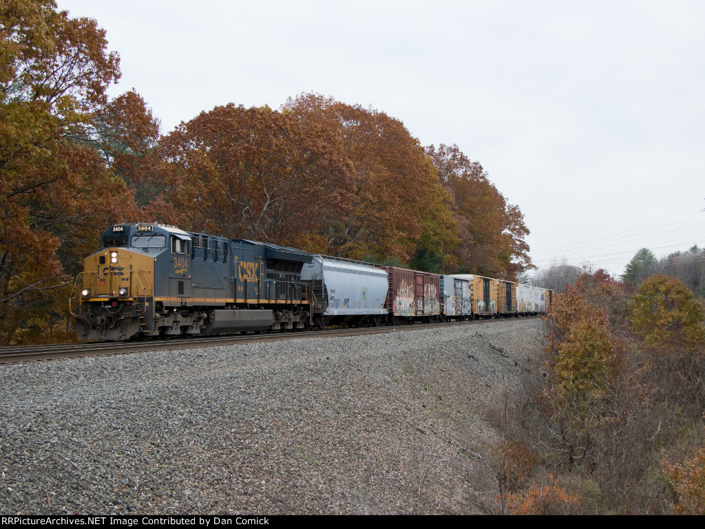 CSX 3404 Leads Q367 at Game Farm Rd. 